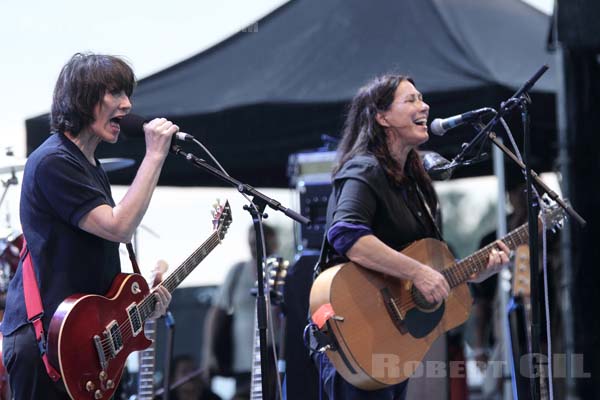 THE BREEDERS - 2018-06-03 - NIMES - Paloma - Flamingo - Kim Deal - Kelley Deal